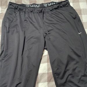 Women’s Nike Dri-Fit workout/leisure pant